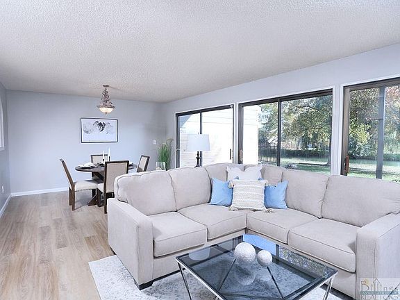 4th image of 22 Heatherwood Ln