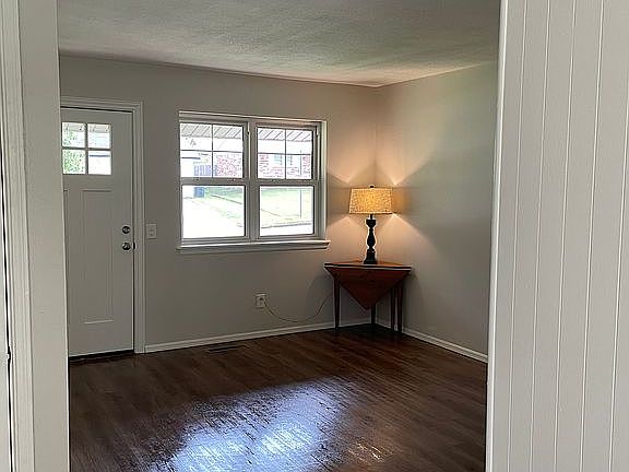 4th image of 1820 W Sunset Dr