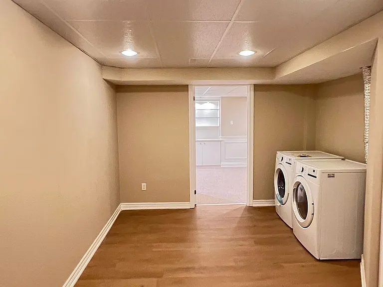 1534 Hollywell Ave — Photo 9