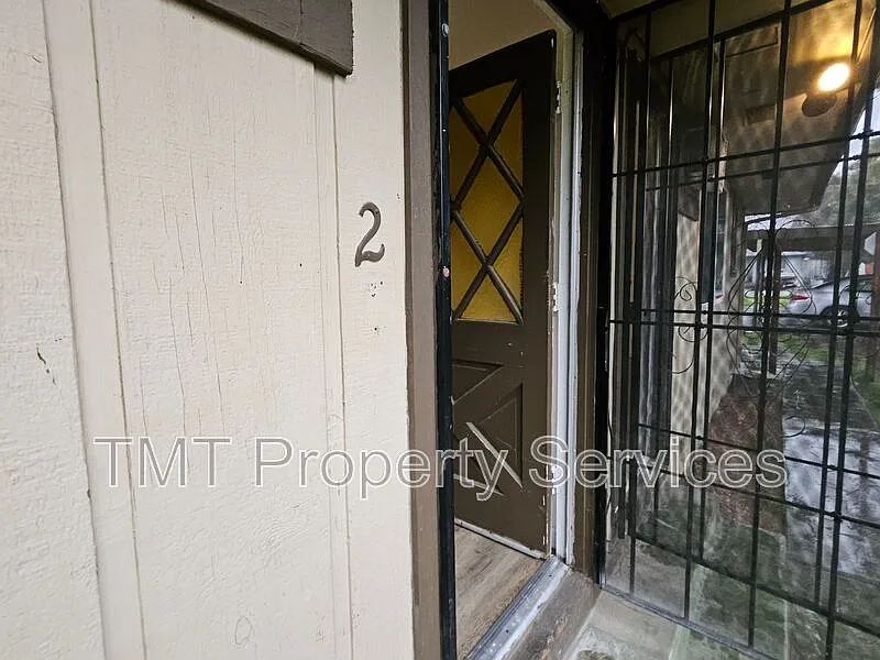 1 bed, 1.0 bath, $1,050 — Photo 2