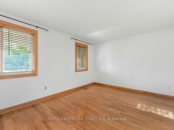 3rd image of 2033 Simcoe St N