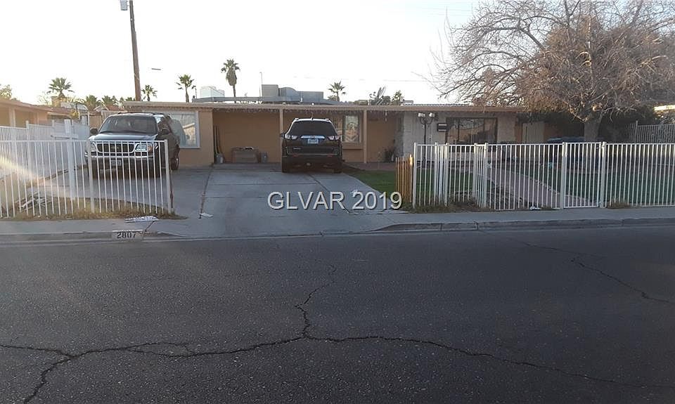 1st image of 2807 La Canada St