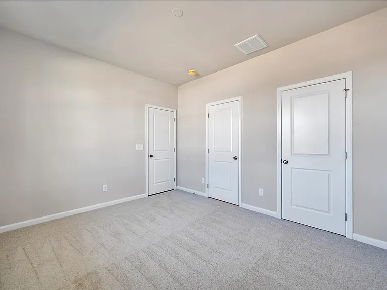 7401 Kings Pointe Dr — Photo 14
