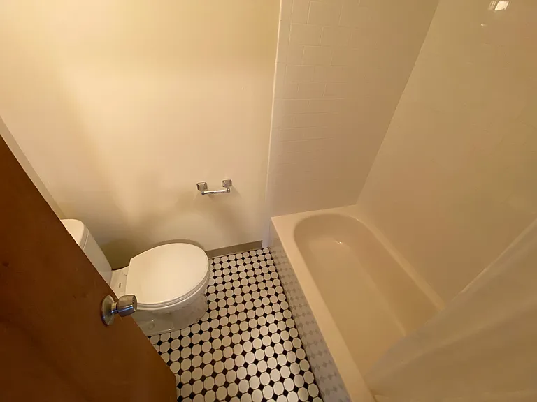 1050 Hancock St #28 — Photo 9