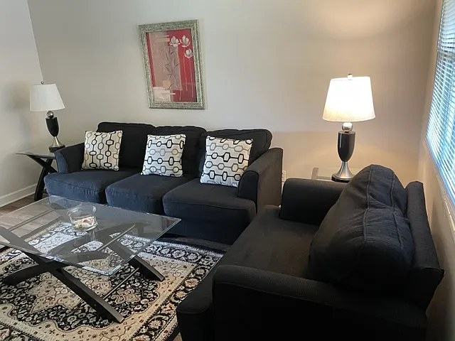 1 bed, 700 sqft, $800 — Photo 1