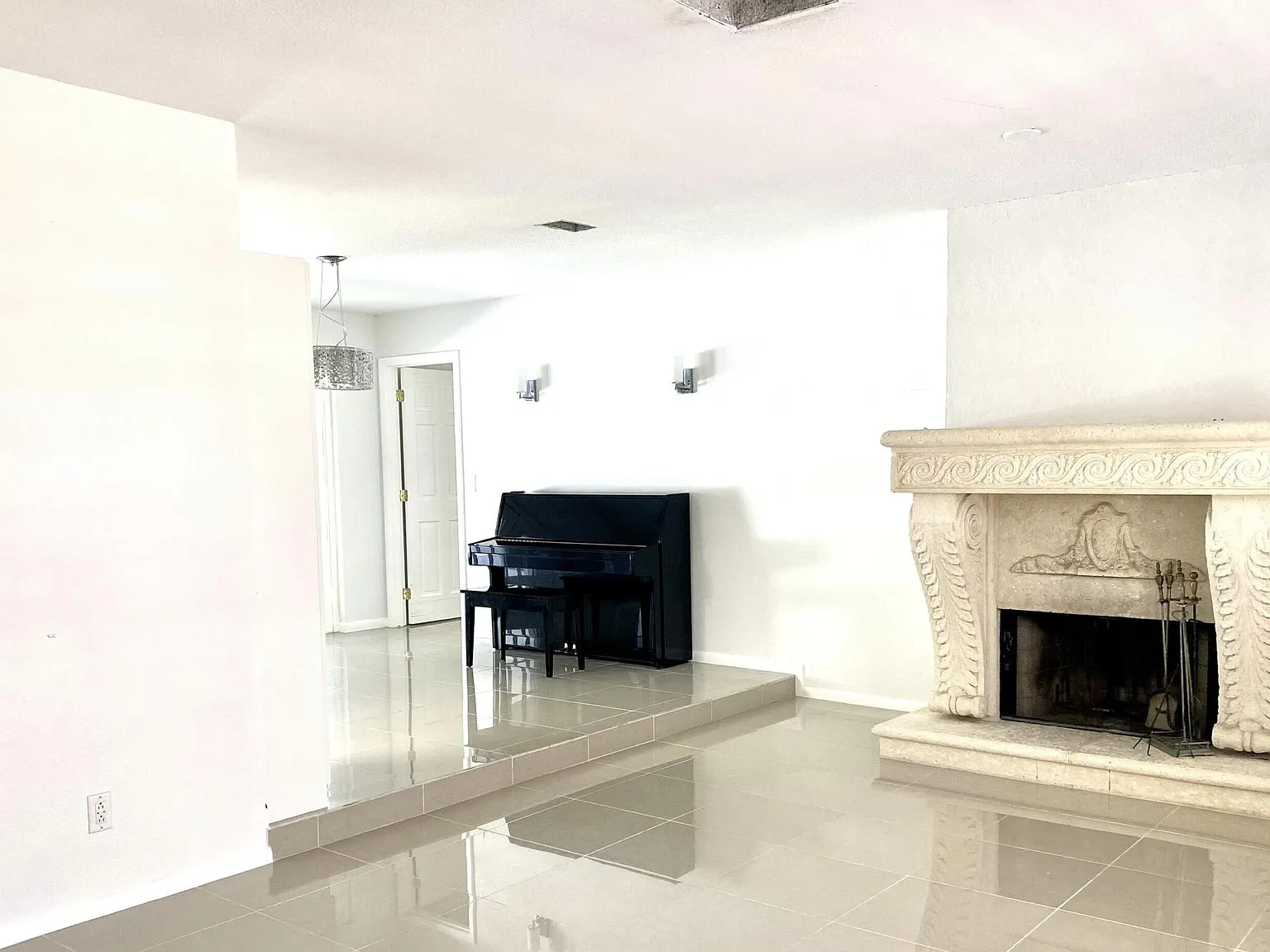 4 bed, 2.0 bath, 2253 sqft, $7,500 — Photo 4