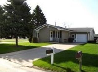 527 12th Ave SE, Dyersville, IA 52040