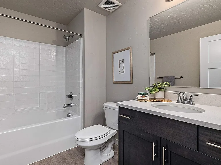 Latitude 40 Two Bedroom With Garage
