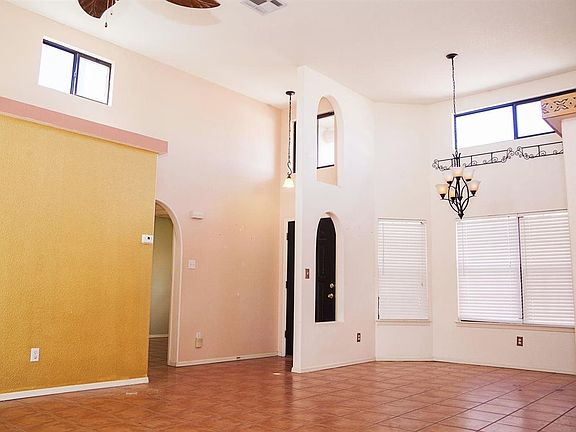 4th image of 3927 Suncreek Ct