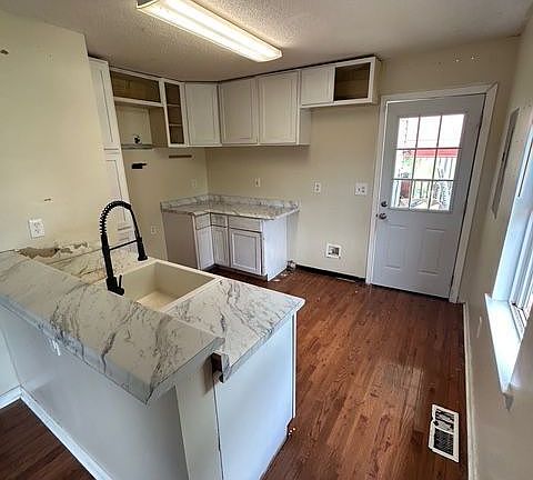 2nd image of 213 Hardy Ave SW