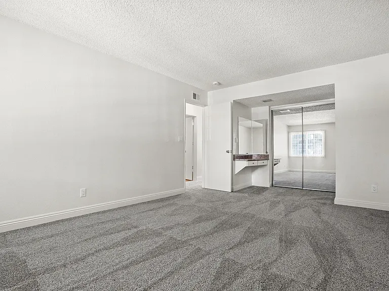 Stonehedge Apartments — Photo 11