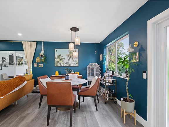 5th image of 904 SW 3rd Ave