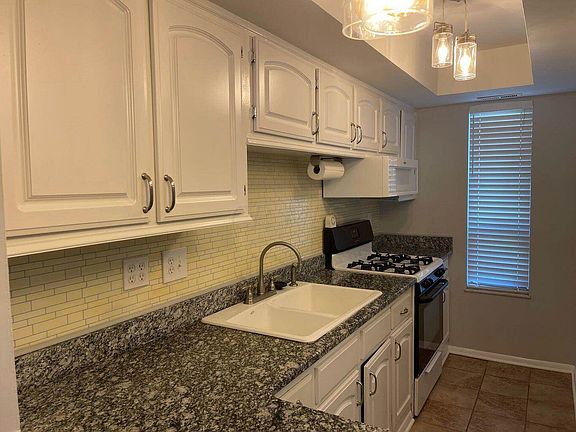 5th image of 75 Merlin Dr