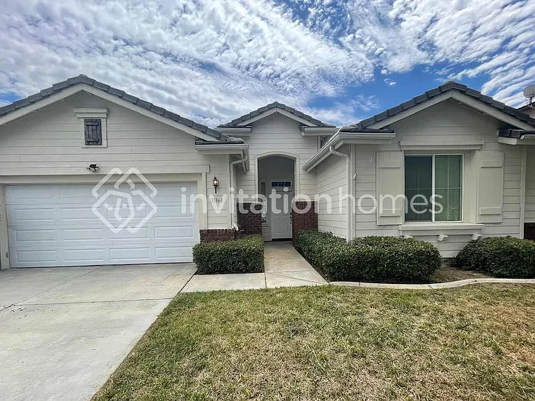 31864 Feather Creek Dr — Photo 1