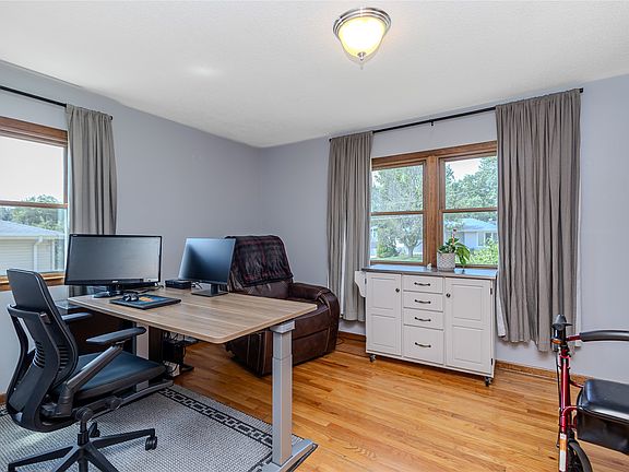 5th image of 518 Lewis Ave