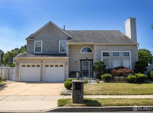 29 Major Dr, Sayreville, NJ 08872
