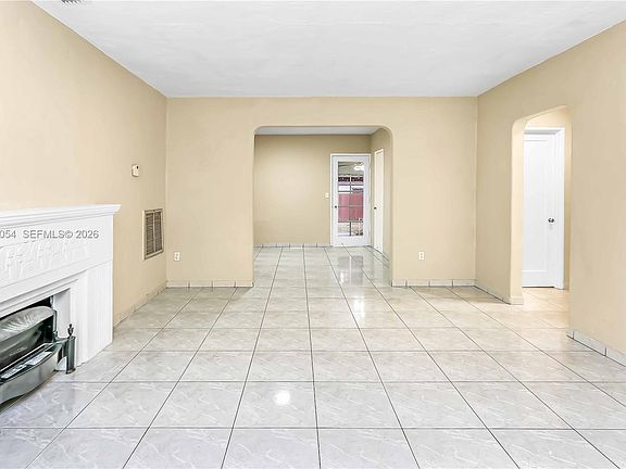 2nd image of 1015 Cortez St