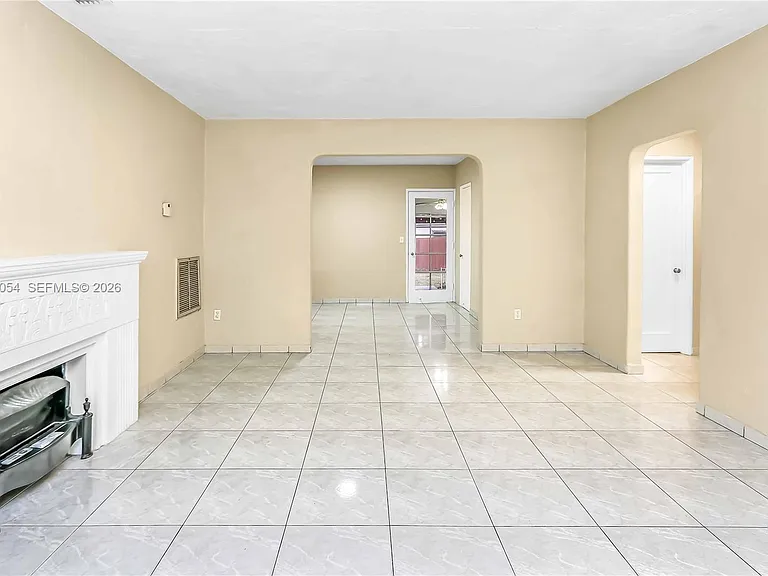 1015 Cortez St — Photo 5