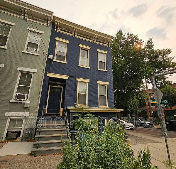 293 Hudson Ave #G — Photo 1