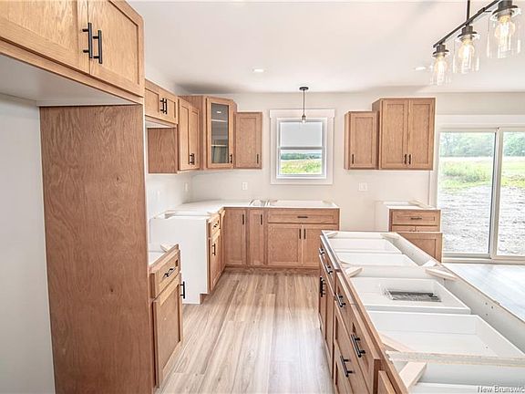 4th image of 23 Dewitt Rd