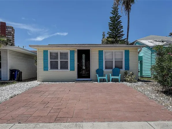 18036 1st St E, Redington Shores, FL 33708