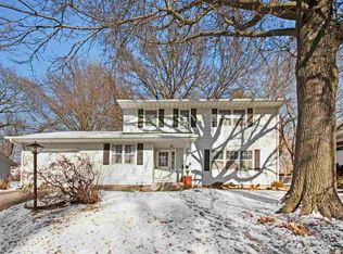 1122 Downey Dr, Iowa City, IA