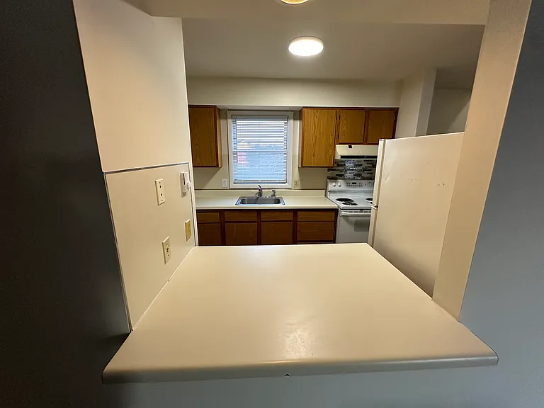 201 W Washington Ave — Photo 4