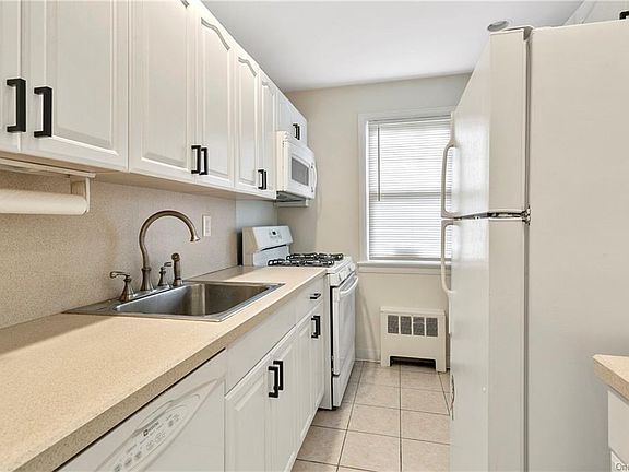 3rd image of 88 Underhill Ave APT 1A