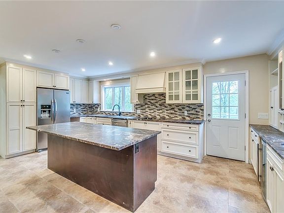 3rd image of 226 Croton Ave