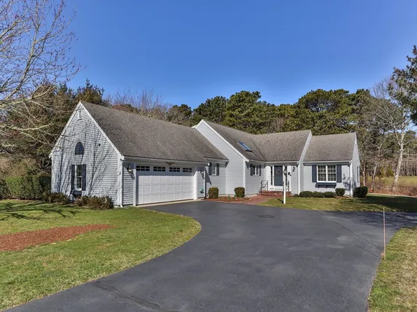 9 Hope Ln, Harwich, MA 02645
