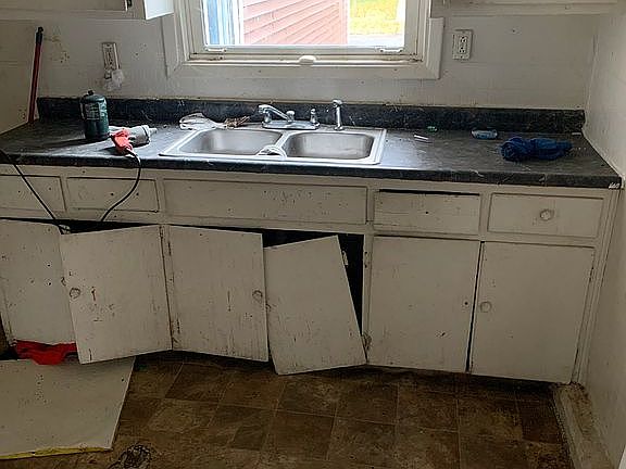 3rd image of 944 West Ave