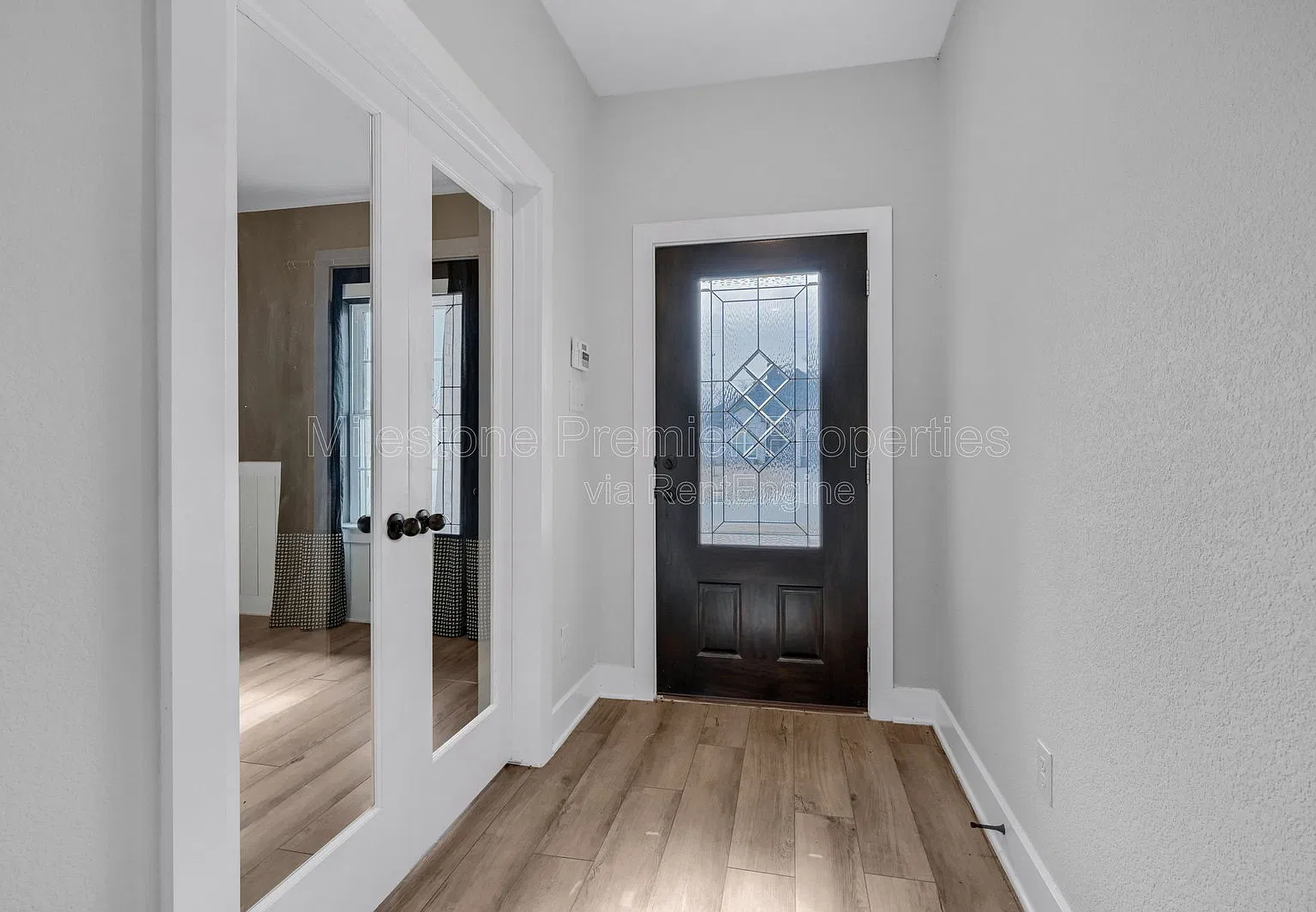 4 bed, 2.5 bath, 2592 sqft, $2,725 — Photo 2