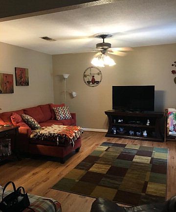 2nd image of 617 Gray St