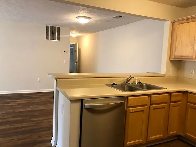 1385 S Donahue Dr #1-102 — Photo 9