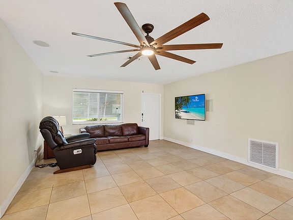 3rd image of 4712 Ellwood Drive