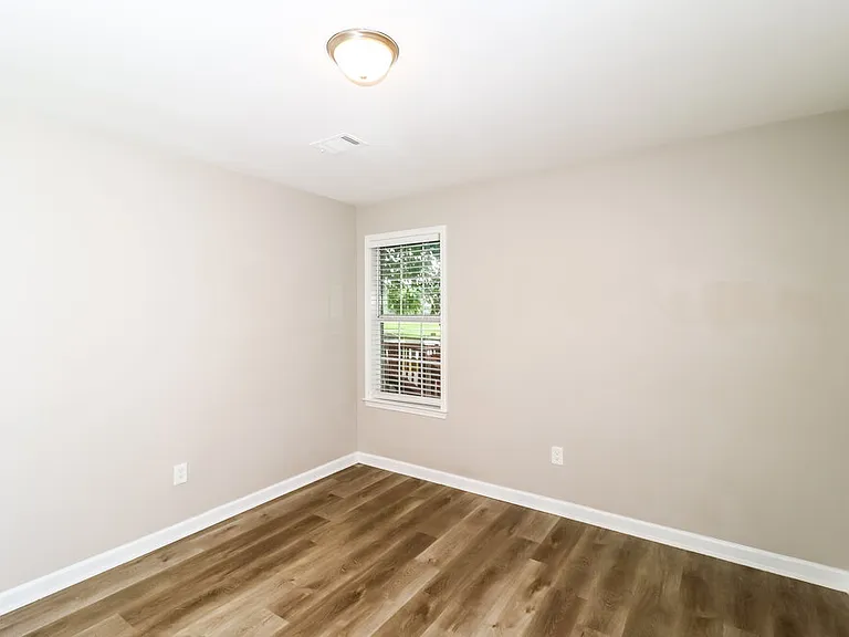 35 Lakewood Cv — Photo 15