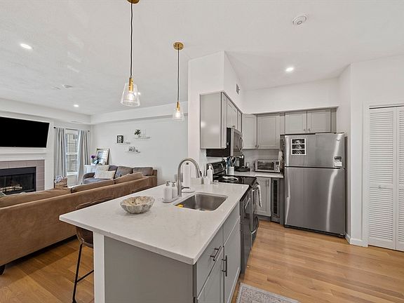 5th image of 111 Bradford Commons Ln Unit 111