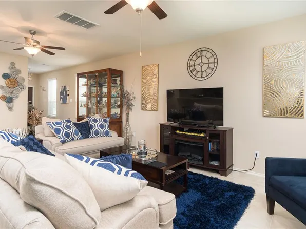 6879 Dogwood Cliff Ln, Dickinson, TX 77539