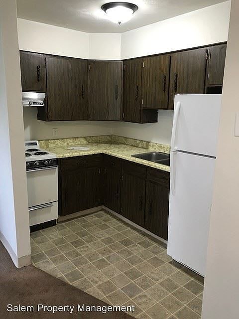 1st image of 300 W 33rd St APT 4
