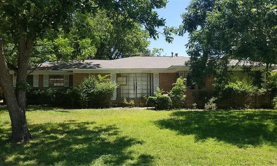 1st image of 1942 Riverway Dr