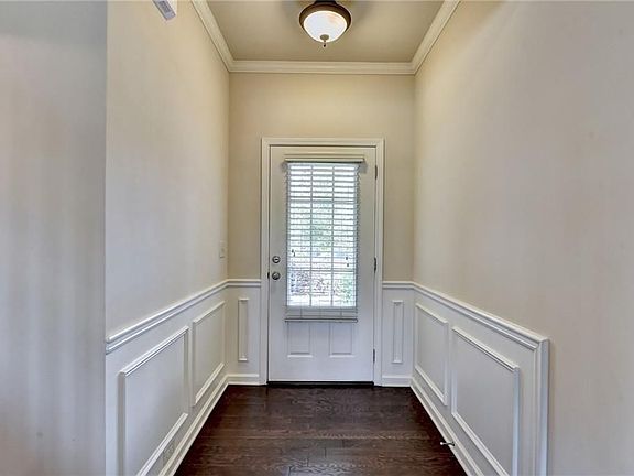 3rd image of 5160 Breezewood Cir