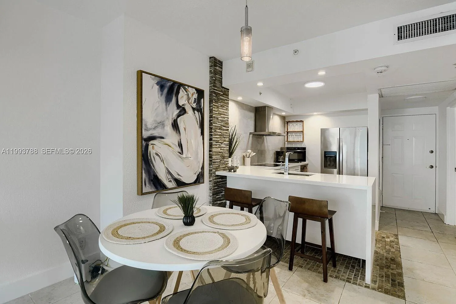 Wave Condo — Photo 2