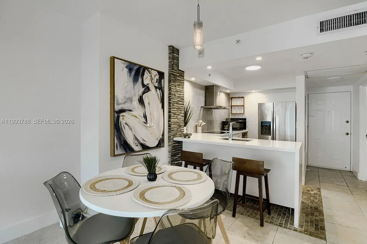 Building Photo - 2501 S Ocean Dr #L16