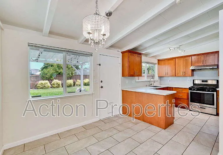 1343 Torrance Ave — Photo 6