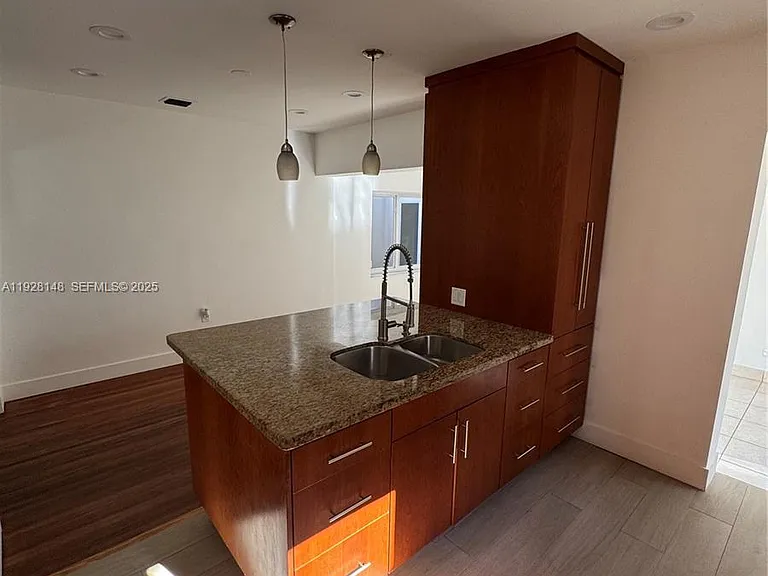 3021 SW 2nd Ave — Photo 6