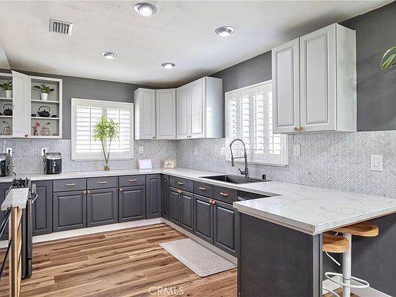 5th image of 910 W Granada Ct