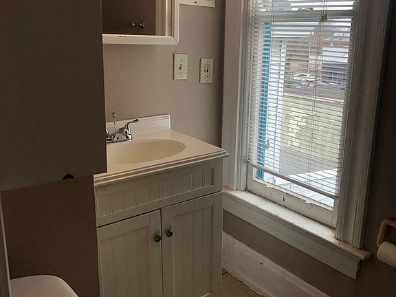 5th image of 3704 Isabella Ave #2
