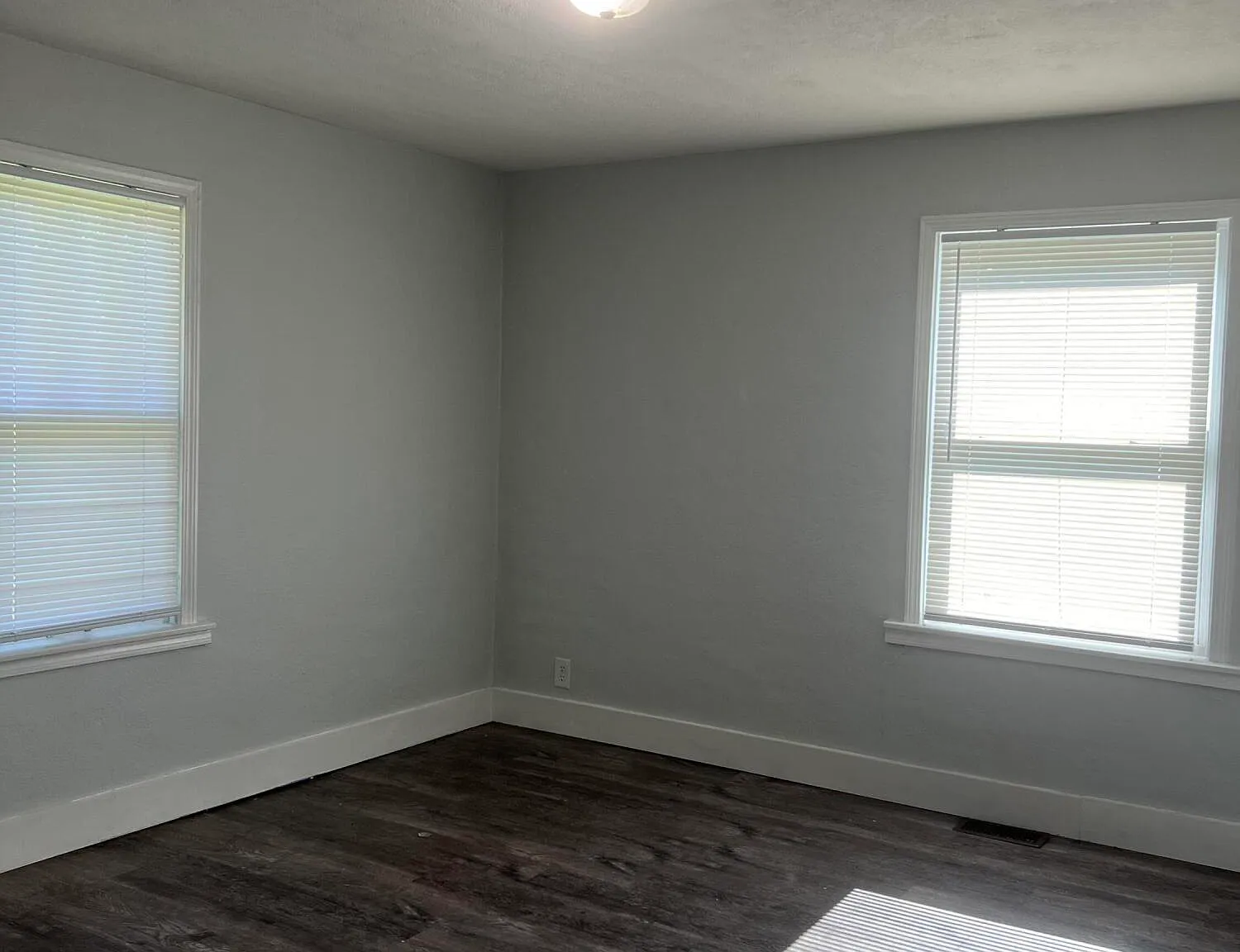 3 bed, 2.0 bath, 2000 sqft, $1,400 — Photo 3