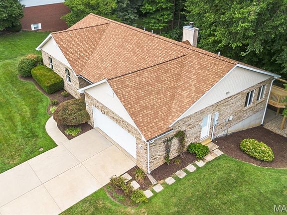 5th image of 536 Pebble Brook Ln