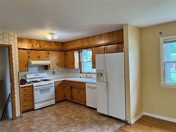 3rd image of 709 S Mahaffie St